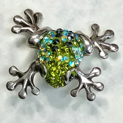 【カエル型⭐️シルバーペンダントトップ】 SILVER 925    青緑系スワロフスキー付き  21×24mm    重量約4g    バチカン付き　 ※一箇所右目黒石欠落あり （AYA）