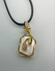 未使用品 淡水バロックパール 虹色 ネックレス