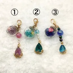 No,297 ドライフラワー入りガラスドームとフラワードロップのファスナーチャーム