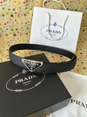 PRADA ブラックレザーベルト ロゴプレート付き - メルカリ