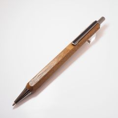 【最終値下げ】新品　三菱鉛筆　最高級ボールペン　Steward スチュワード Amazon | 三菱鉛筆 油性ボールペン Steward(スチュワード) 0.7