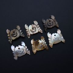 4個 白蝶貝 茶蝶貝 カニ 蟹   夏 海 シェル プレート アクセサリーパーツ