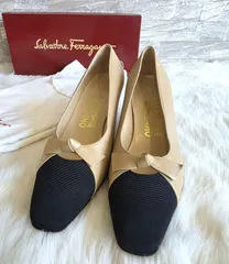 ★Salvatore Ferragamo　(サルヴァトーレ フェラガモ) バイカラー リボン パンプス  カーフ スクエアトゥ 7.5 24.5㎝ ブラック×ベージュ レディース DE 60608 6㎝ヒール  PAWNSHOPRiZ  パウンショップリズ