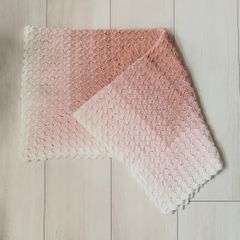ひざかけ・ブランケット：ベビーブランケット・おくるみ《センターダイアゴナル：サーモンピンク24》ハンドメイド