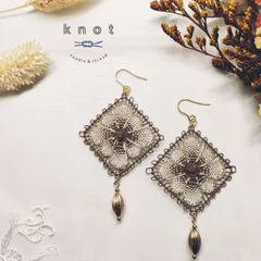 ひし形花びらピアス／糸のイヤリング／糸のピアス／ハンドメイドピアス／軽いピアス