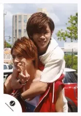 【中古】生写真(ジャニーズ) ジャニーズJr./神宮寺勇太・平野紫耀/バストアップ・衣装白赤・右手ピース・体左向き/公式生写真