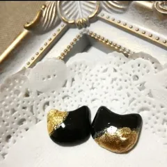 ♪和柄　金箔キャット×変型ゴールドチャーム　ピアス/イヤリング　ハンドメイド