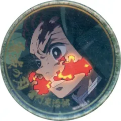 【中古】バッジ・ピンズ 竈門炭治郎(ヒノカミ神楽) 「鬼滅の刃 無限列車編・遊郭編 キャラクター絵巻カフェ in ufotable Cafe×マチ★アソビCAFE 終ノ巻 箔押し57mmくじ引き缶バッジA」