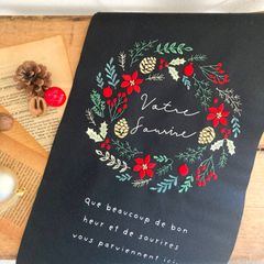 クリスマス タペストリー ブラック 大 ポインセチア 松ぼっくり リース 壁飾り 季節限定
