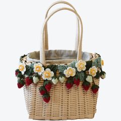 ハンドメイド 手編み　真紅のバラハンドバッグ 薔薇コサージュ付き ハンドメイド 手編み 真紅のバラハンドバッグ 薔薇コサージュ付き