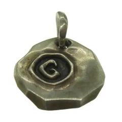GARNI ガルニ G Stamp Chip Pendant Gスタンプ チップ メタル タタキ ペンダントトップ シルバー系【中古】のサムネイル