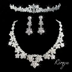 【大幅値下げ】クリスタル3点セット　ウェディングティアラ ピアス ネックレス