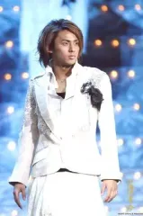 【中古】生写真(ジャニーズ) Kis-My-Ft2/藤ヶ谷太輔/ライブフォト・膝上・衣装白黒・目線右・両手下・2Lサイズ/新春滝沢革命