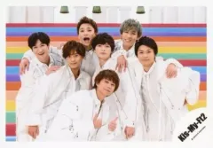 【中古】生写真(ジャニーズ) Kis-My-Ft2/集合(7人)/横型・膝上・衣装白・二階堂口開け・北山両手親指立て/シングル「君、僕。」MV＆ジャケ写オフショット/公式生写真 