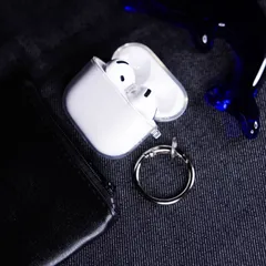 【送料無料 在庫処分】AirPods ケース Apple AirPods4 収納ケース カラビナ付き カバー シリコン かっこいい エアーポッズ フォー ケース おしゃれ 落下防止 着脱簡単 耐衝撃 汗 水 防止 クリア ブラック ピンク thattsshop