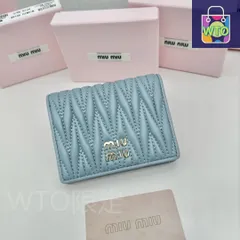 【今日特価】Miu Miu ミューミュー クラシック提花押し込みデザイン財布 高級輸入小羊皮の細やかな柔らかさを特徴とする