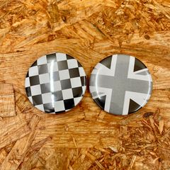 2個セット チェッカーフラッグ + モノクロユニオンジャック 缶バッジ 44mm モッズマーク イギリス国旗 UK バッチ バッヂ ロッカーズ PUNK パンク べスパ トライアンフ
