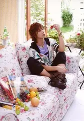 【中古】生写真(男性) 三津谷亮(不二周助役)/座り・ソファ・左手苺/ミュージカル『テニスの王子様』コンサート Dream Live 2011