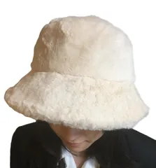 [kanaelun] 【カナエルン】 バケットハット 帽子 レディース もこもこ ベーシック バケハ 漁夫帽 ファーハット 羊毛 無地 ボア ぼうし スウェード 折りたたみ かわいい ふわふわ 女の子 自転車  [ふわふわオフホワイト] [Free Size]