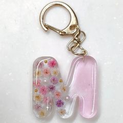 ☆asarin☆★お花のイニシャルキーホルダー　かすみ草　ピンク【080】 ☆asarin☆様専用☆お花のイニシャルキーホルダー かすみ草