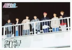 【中古】生写真(男性) 超特急/集合(7人)/横型・膝上・衣装グレー.ベージュ.黒.赤.白・歩道橋の上・背景黒/「超特急 LIVE TOUR 2016 Synchronism～Body ＆ Groovin’～」生写真セット 第15弾 