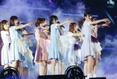 【中古】ポストカード(女性) [単品] 乃木坂46(不等号) ポストカード 「Blu-ray/DVD 乃木坂46 5th YEAR BIRTHDAY LIVE 2017.2.20-22 SAITAMA SUPER ARENA 完全生産限定“豪華盤”」 封入特典