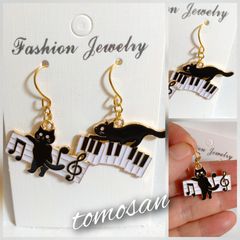 ピアノ猫音符猫ピアス（イヤリング他無料変更可能）