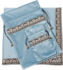 ライトブルー Kuai タロットクロス 68×68cm 3点セット ベルベット ポーチ付 タロット カード 占い 鑑定 厚手 テーブルクロス 高級 手品 マジック (ライトブルー)