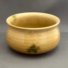 I-05 時代黄瀬戸茶碗 黒塗桐箱入り タンパン 高台にソゲ【匿名発送】 I-05 時代黄瀬戸茶碗 黒塗桐箱入り タンパン 高台にソゲ【匿名