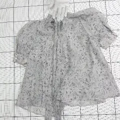 ◇ ⊂ INGNI イング 花柄 総柄 半袖 プルオーバーカットソー サイズM グレー系 レディース E  【1508260031042】