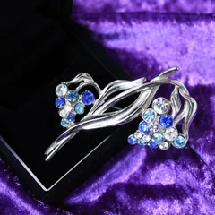 シルバーメタル　ブルー×クリア　ラインストーン　グレープモチーフ　ヴィンテージブローチ