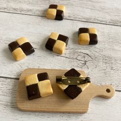 アイスボックスクッキーブローチ