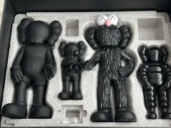 2025年最新】KAWS FAMILYの人気アイテム - メルカリ