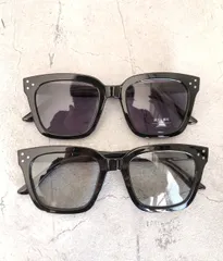 未使用●ワイドスクエア型  偏光サングラス 調光サングラス ブラック×ライトグレー(スモーク) スクエアフレーム アジアンフィッティング スクエア型 スクエアサングラス 眼鏡 メガネ 調光レンズ 偏光レンズ 新品