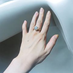 想いを包む – ハート台座のラウンドリング