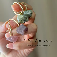 【No.135】ゴールドフープとラフロックのピアス