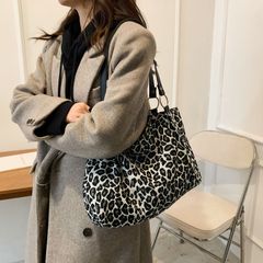 トートバッグ　トート　ショルダーバッグ　ショルダー　肩掛けバッグ　ヒョウ柄　レオパード　レディースバッグ　マザーズバッグ　通勤通学バッグ　お買物　お出かけ　大容量　シンプル　A4OK