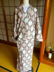 «花ラブリ»　NK986BE　新品　二部式着物　元禄袖　Lサイズ　ポリエステル　ライトブラウン　ベージュ　花　和服　和装　和柄　和風のサムネイル