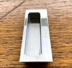 [8]掘込引手　カワジュン　クローム　PC143XC【2個セット】　引き手KAWAJUN河淳取手横開き引き戸取っ手おしゃれ高級感ドアチェストシルバー鏡面シンプルかわいいカワイイ可愛いお洒落オシャレおしゃれ金具装飾高級感DIY