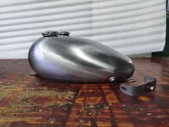 ま*く様 【値下げ中】タンク　マスタングタイプ　ブラック　ロードホッパー マスタング タンク - DRAG Specialties | アンバーピース