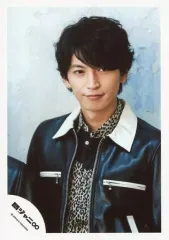 【中古】生写真(ジャニーズ) 関ジャニ∞/大倉忠義/バストアップ・衣装黒・豹柄・目線右・口閉じ/16-17冬 パンフ＆グッズ撮影/公式生写真