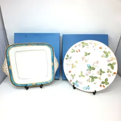 354D-02 未使用 WEDGWOOD プレート2枚 まとめ WILD STRAWBERRY CURZON 大皿 スクエアプレート 箱あり ウェッジウッド ブランド食器