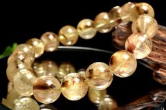 【１点物】人気◇板状金針 タイガータイチンルチルクォーツ　11mm　ブレスレット パワーストーン 天然石 _MA4395