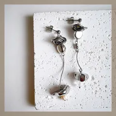 上品×モード＊ニュアンスメタル アシメ ワイヤー ハンドメイドピアス イヤリング  淡水パール クリアビーズ モード アレルギー対応