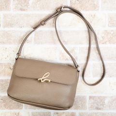 み*ぃ様 【美品】agnes bアニエスベー ショルダーバッグ レザー 本革 
