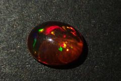 天然ファイアオパール ルース 1.046ct 約5mm×7mm ソーティング付き！