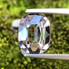 【極美品】天然　非加熱　カラーレス　スピネル　ルース　2.38ct　ヨーロピアンカット　澄しい　煌めく　希少　AIGS鑑別書付き