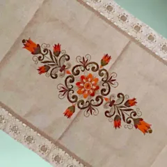 【新品★ヴィンテージ★現品限り】アンティーク風 刺繍＆レース付き テーブルセンター マット  ★  インテリア クラシカル レトロ ヨーロッパ風 日用品