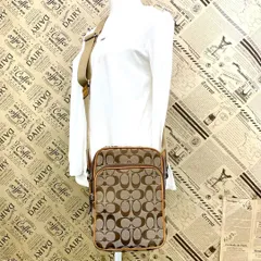 コーチ ショルダーバッグ サコッシュ シグネチャー 旅行 通勤通学 FV33