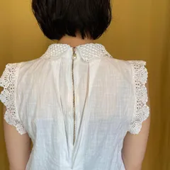 ＠ 花柄 フラワー ブラウス シャツ レース フリル シアー かわいい 白　パール　ノースリーブ